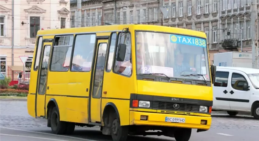 Як доїхати 13-ю маршруткою від провулка Зональний до Льотного коледжу